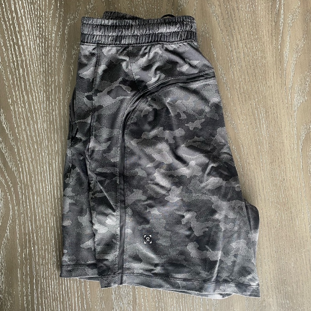 lululemon athletica Men's Gray Camo Athletic Shorts